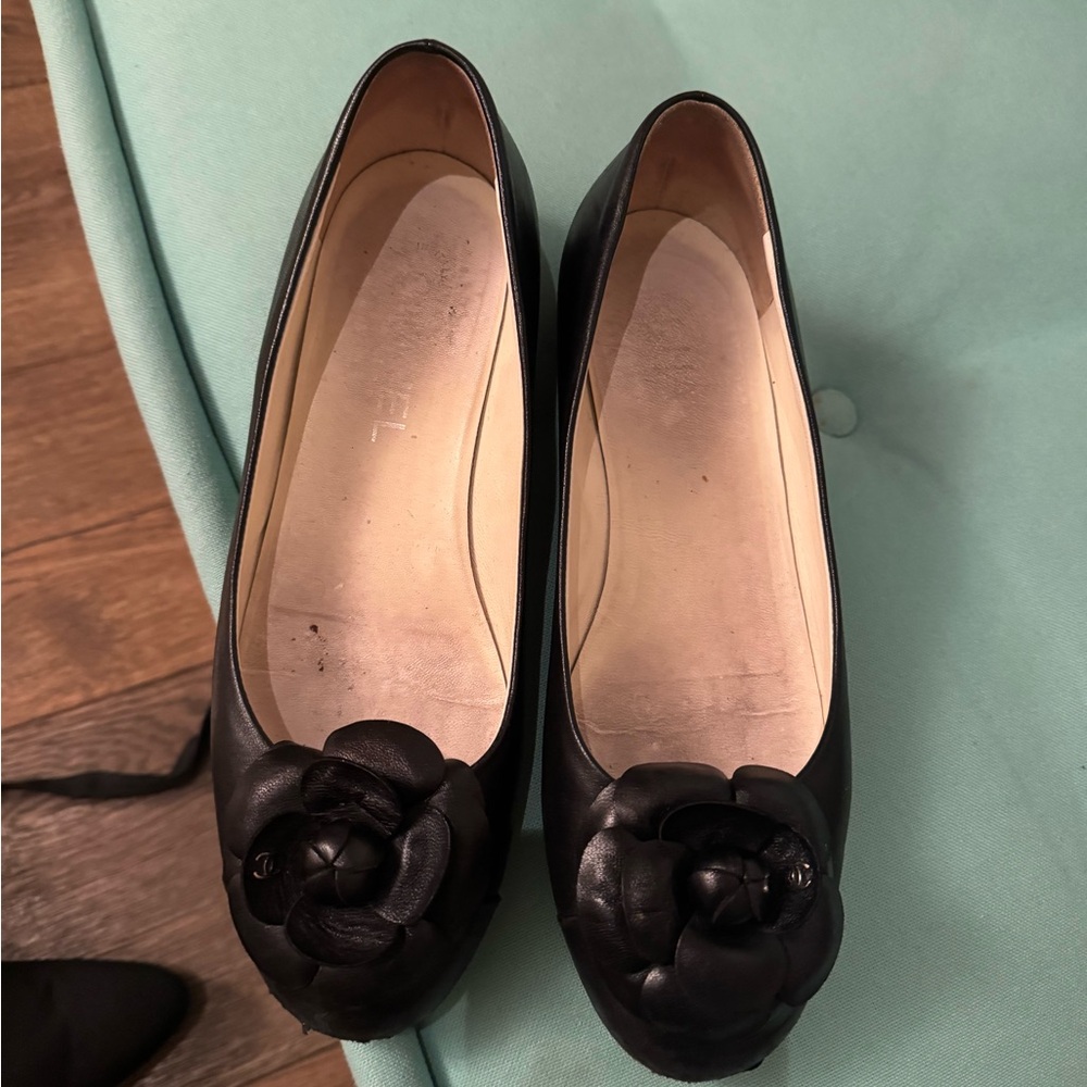 CHANEL Black Floral Flats